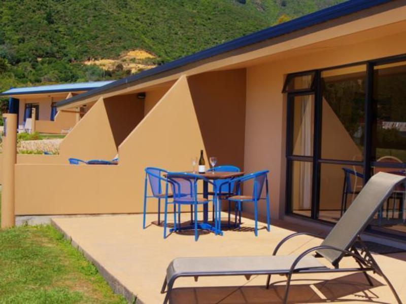 Bay Vista Waterfront Motel Пиктън Екстериор снимка