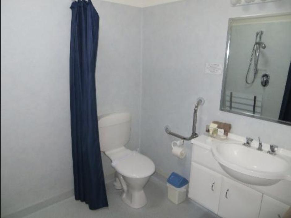 Bay Vista Waterfront Motel Пиктън Екстериор снимка
