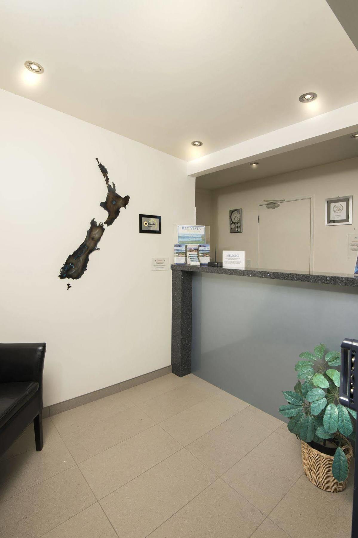 Bay Vista Waterfront Motel Пиктън Екстериор снимка